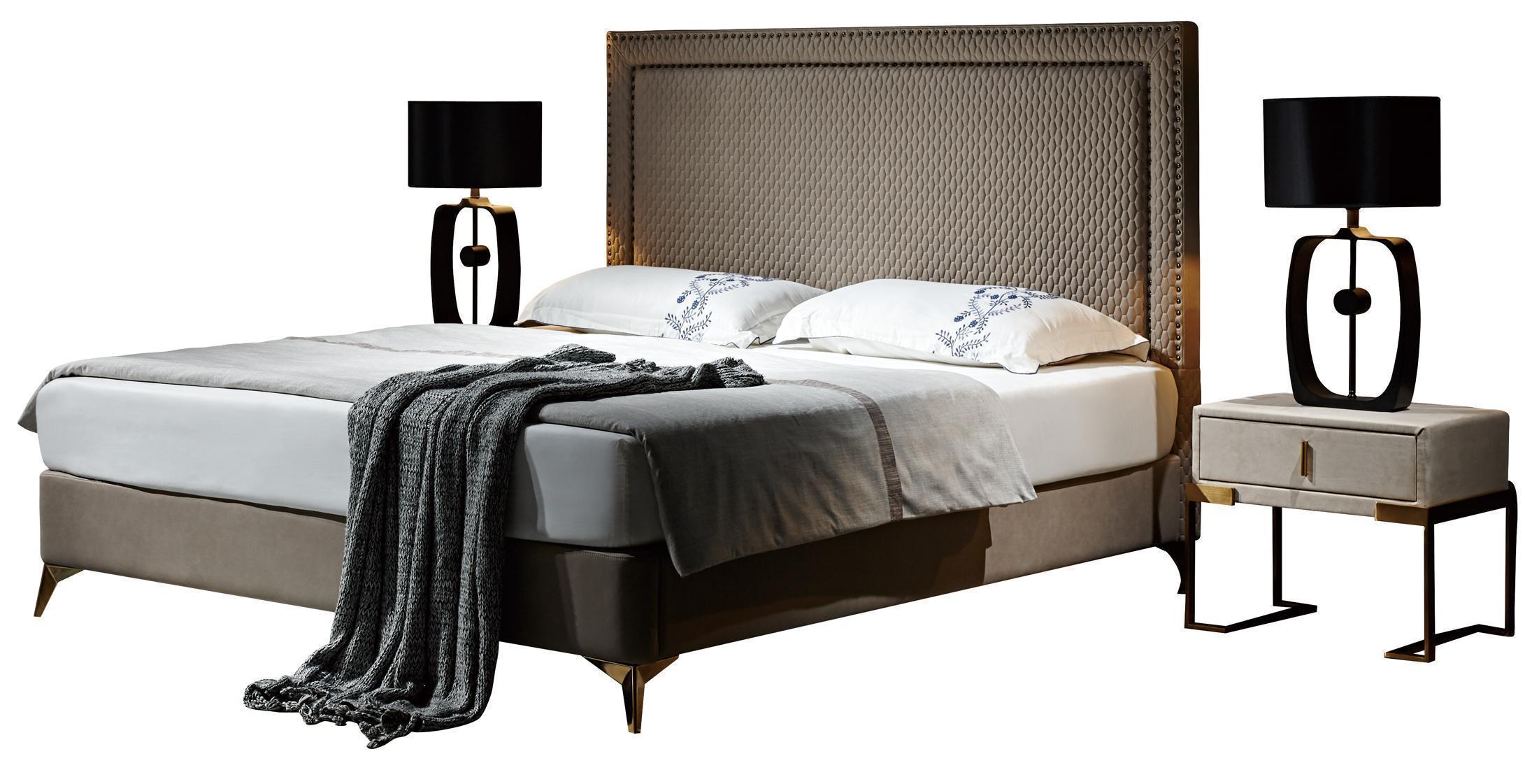 SK76 Upholstered Bed