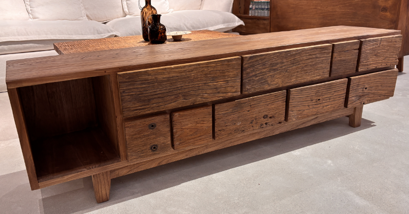 M906 TV Console