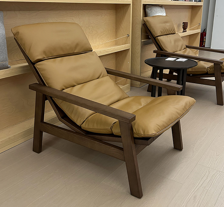 B23 Lounge Chair