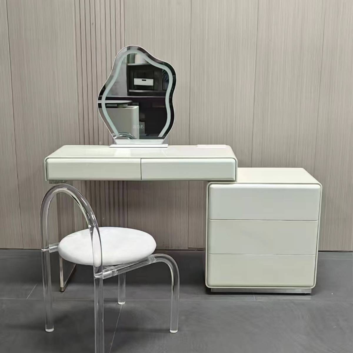 Dressing Table (with Mirror + Stool) (Z35-119)
