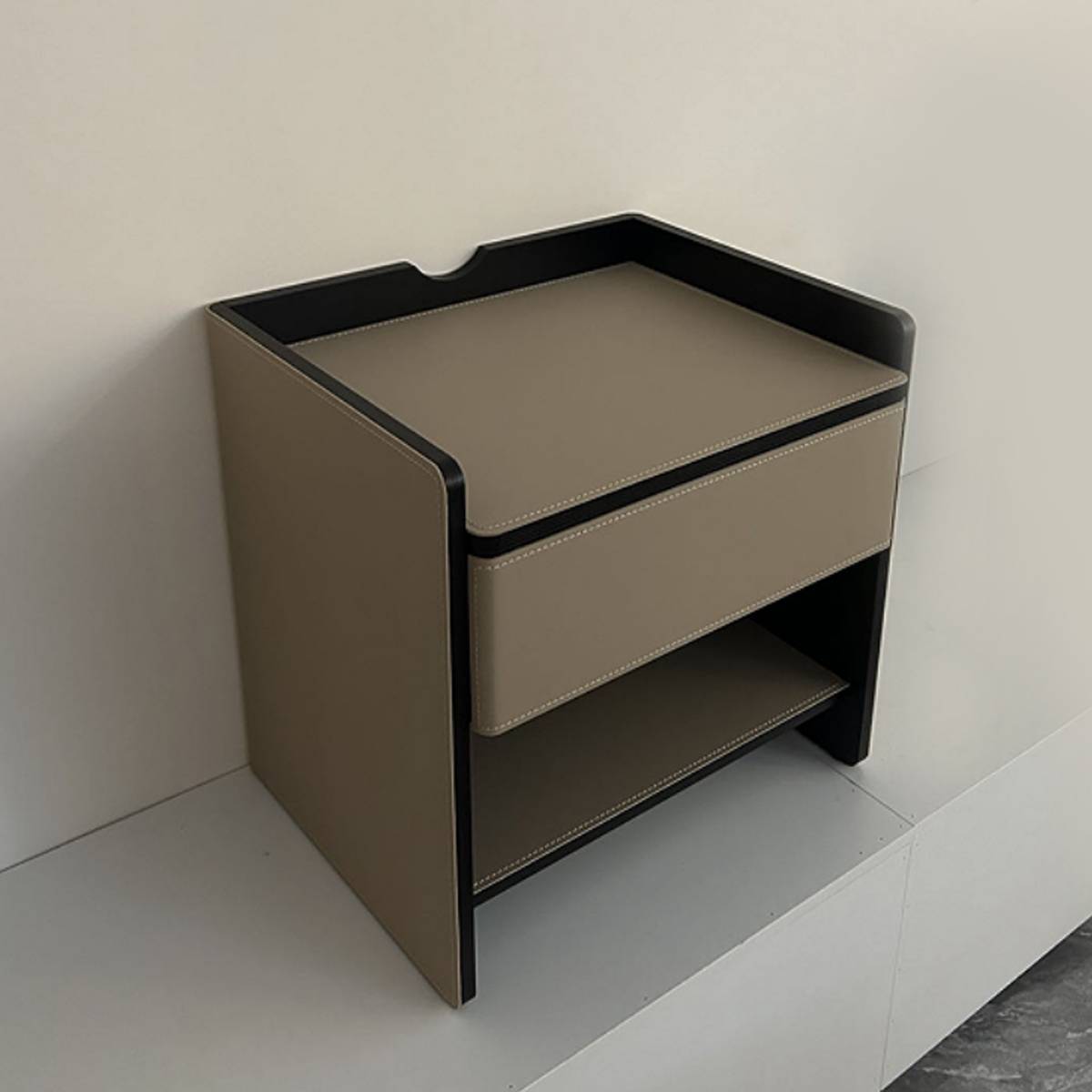 Saddle Leather Bedside Table (B45-F549)