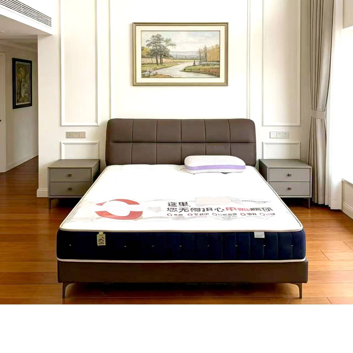 Top-Grain Leather Upholstered Bed (A19-917)