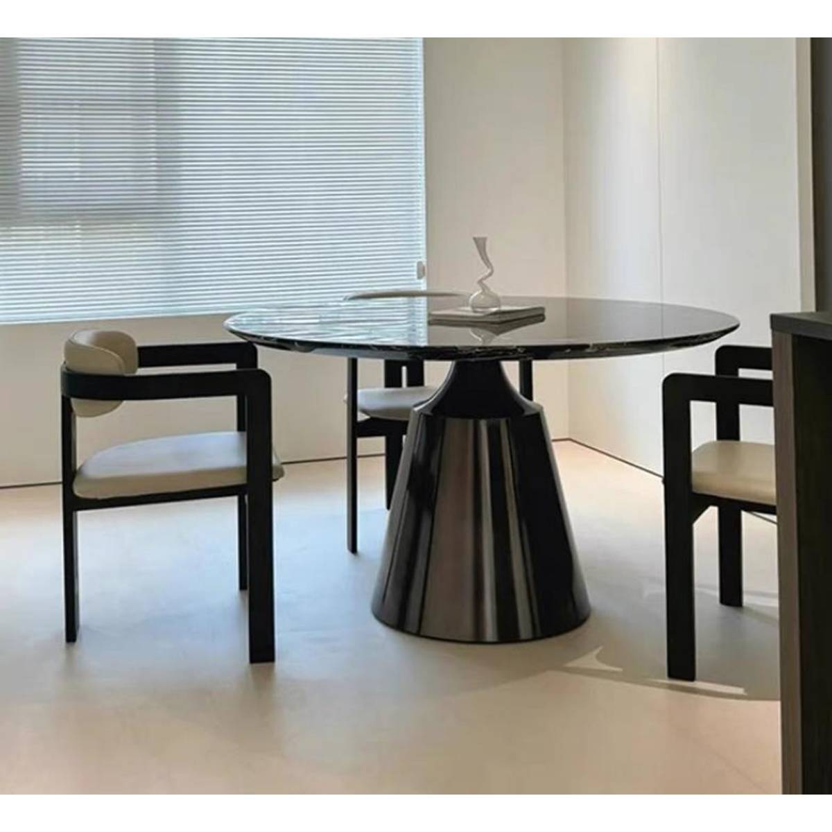 Black Rose Natural Marble Luxury Stone Round Dining Table with Bullet Base (Z60-S109)