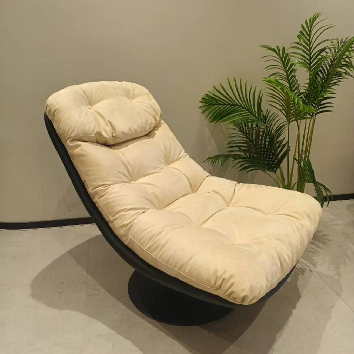 Close-up of the lounge chair cushion and base