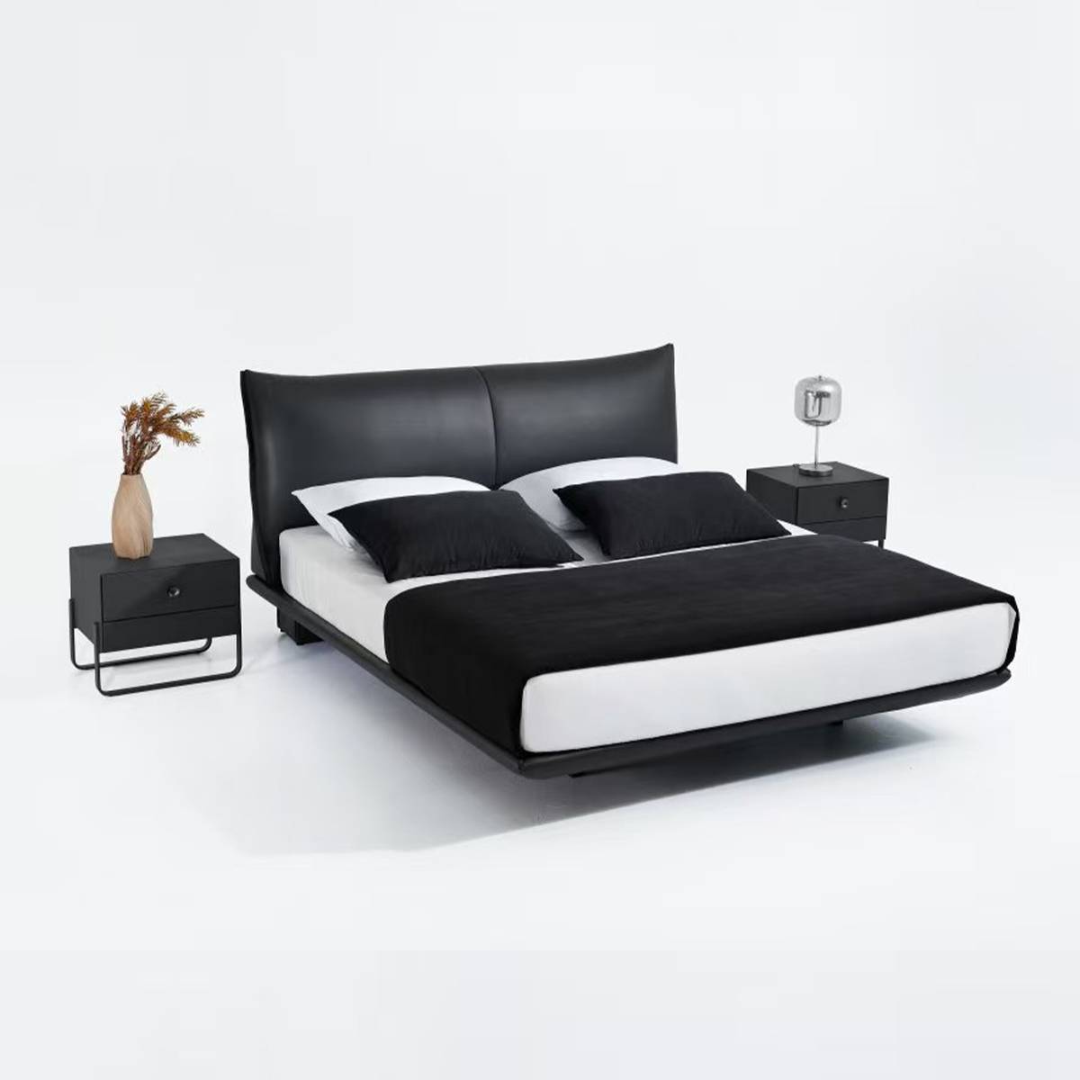 Semi-Aniline Leather Upholstered Bed (B17-2531)