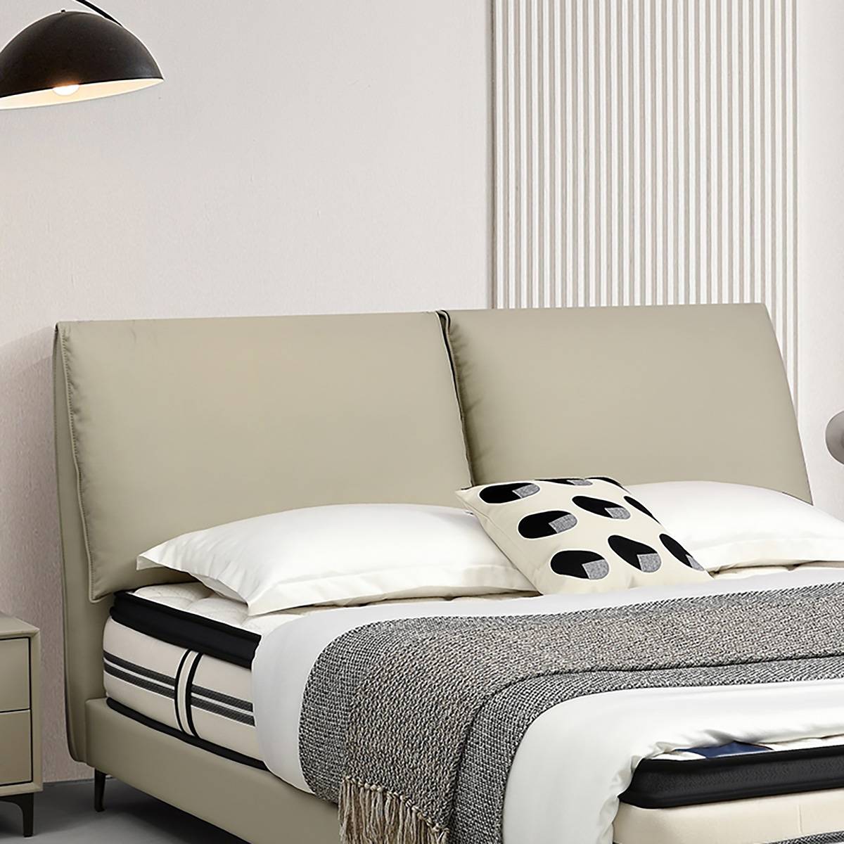 Close-up of the split headboard and pillows