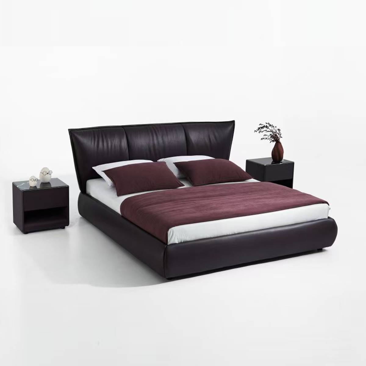Semi-Aniline Leather Upholstered Bed (B17-2523)