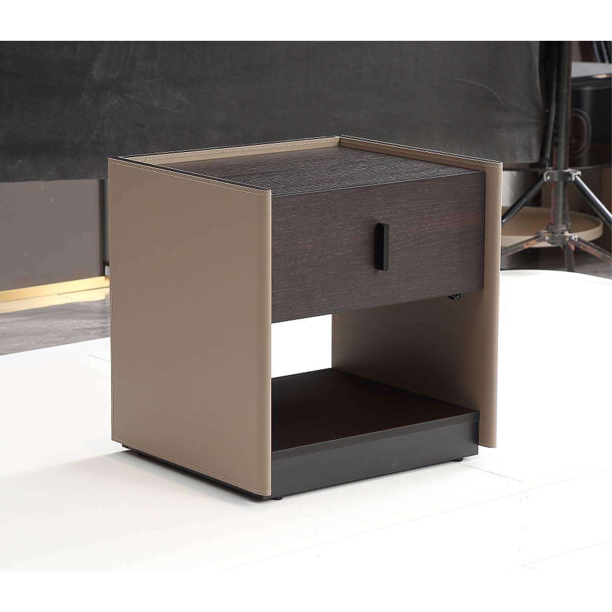 Saddle Leather Bedside Table (B45-F527) [Model A]