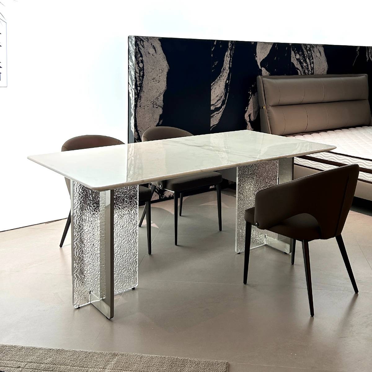 Fendi White Natural Stone Luxury Dining Table (B65-DK007)
