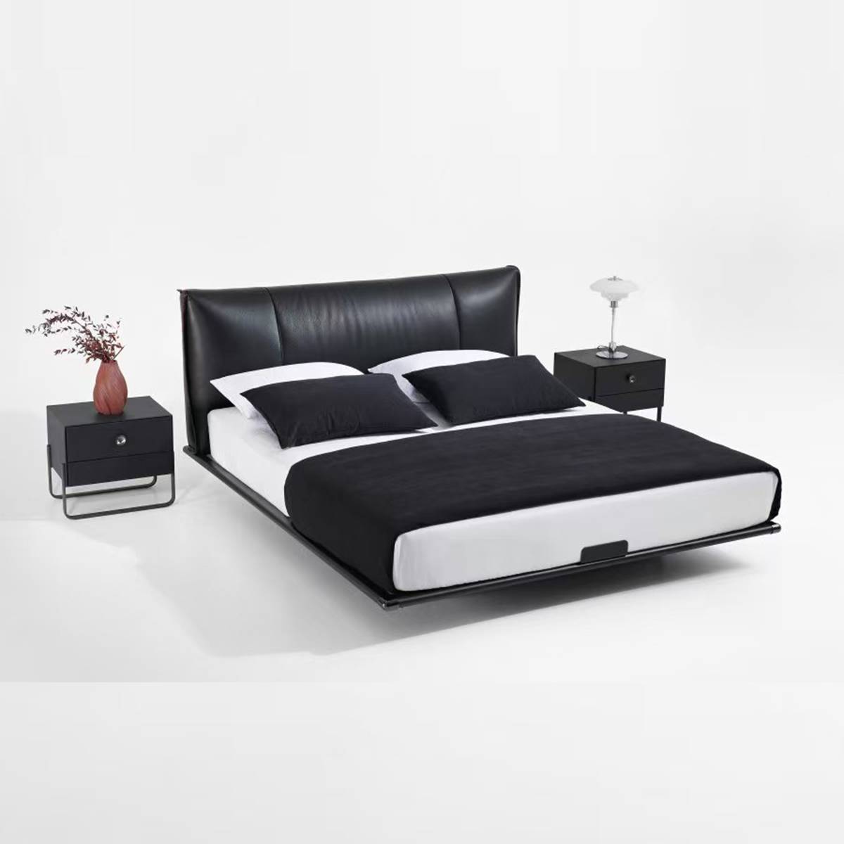 Semi-Aniline Leather Upholstered Bed (B17-2522)