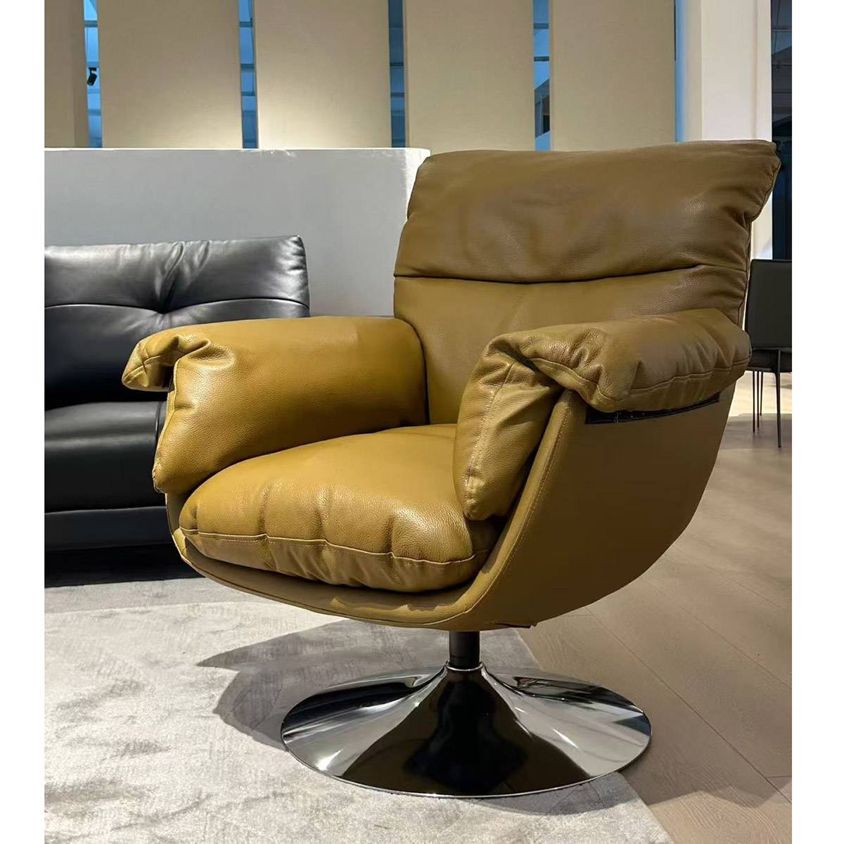 Genuine Leather Swivel Lounge Chair (Z42-KD-87747)