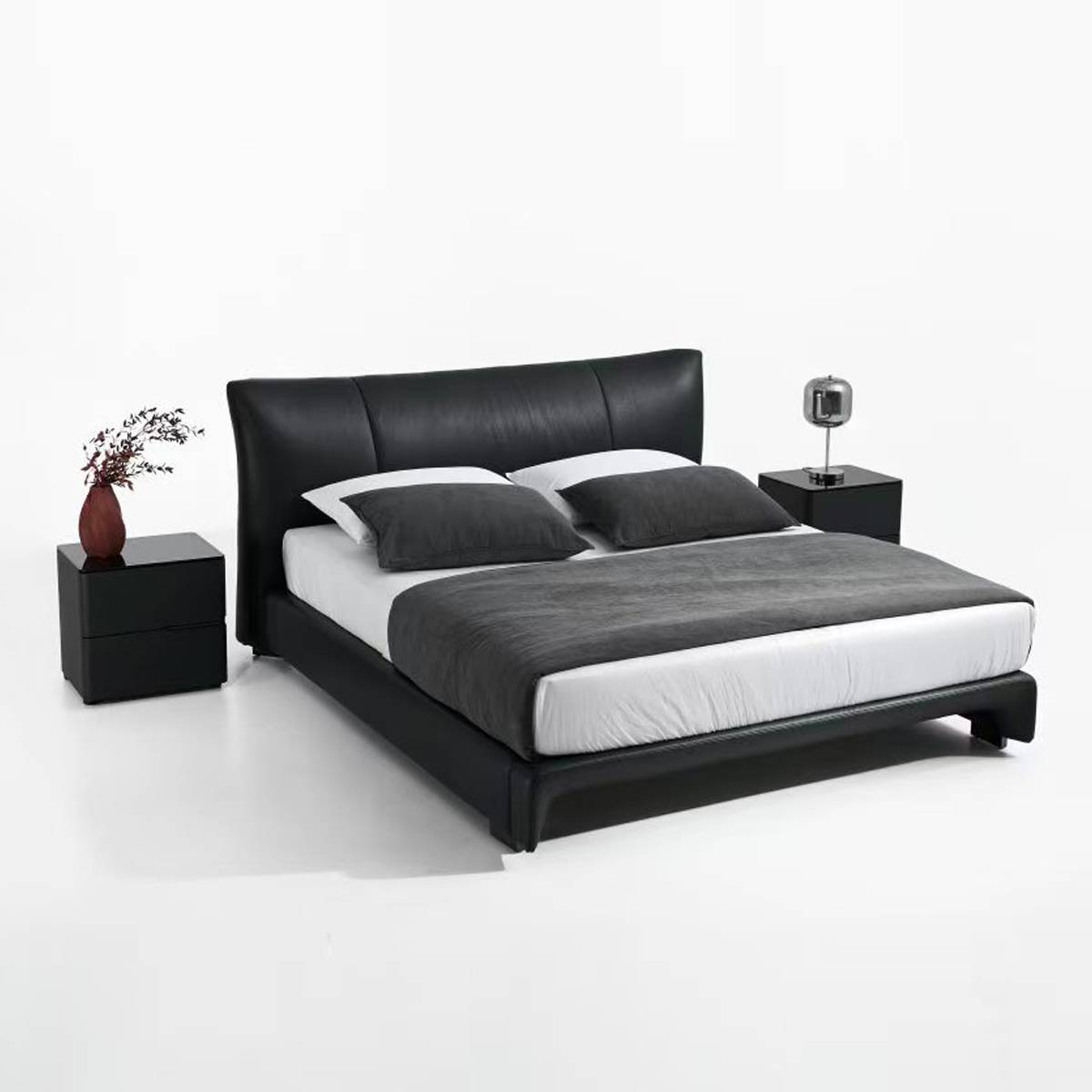 Semi-Aniline Leather Upholstered Bed (B17-2536)