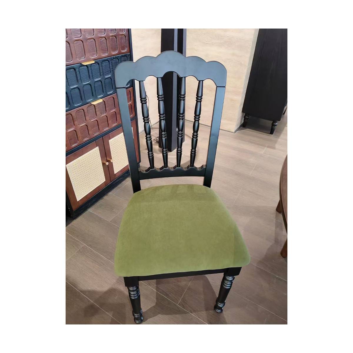 Mid-Century Petal Chair (A73-33)