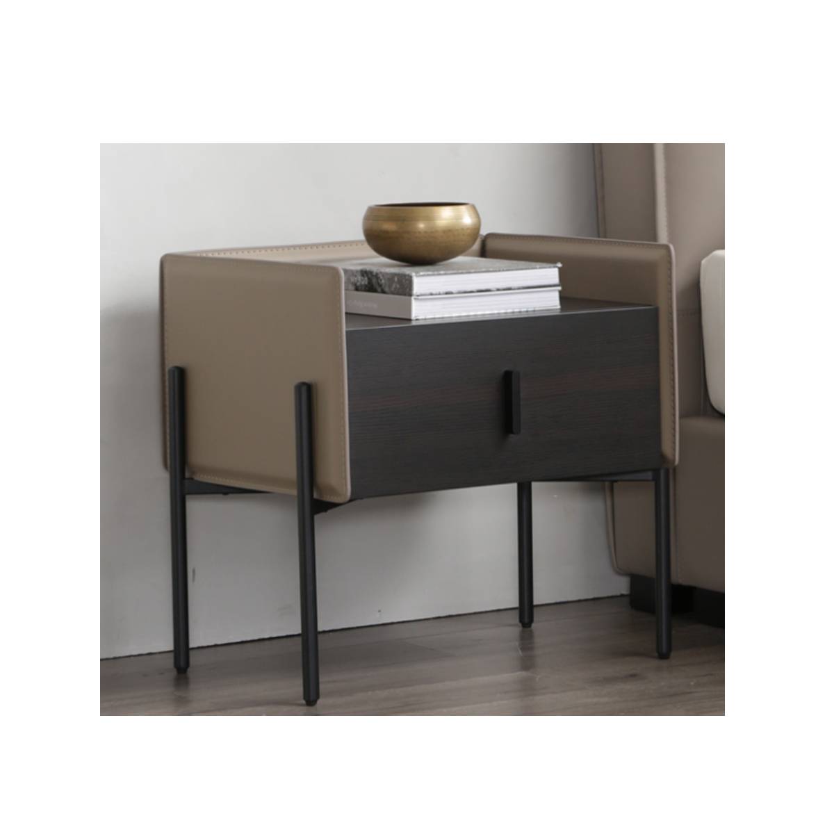 Saddle Leather Bedside Table (B45-F530) [Black Legs]
