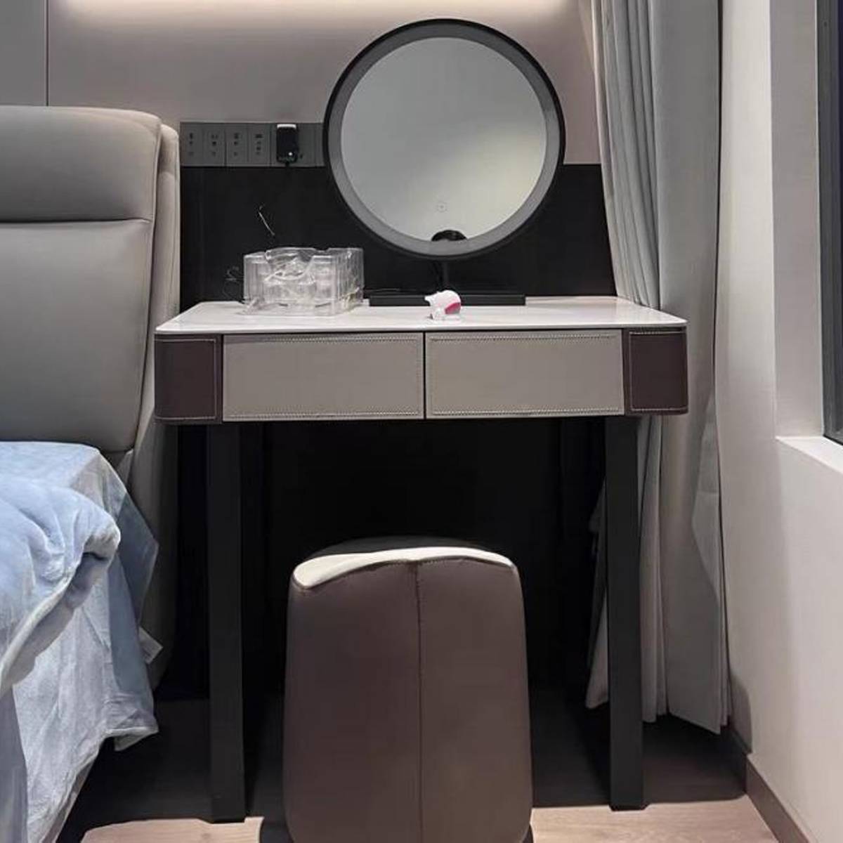 Side view of the vanity set in a bedroom setting