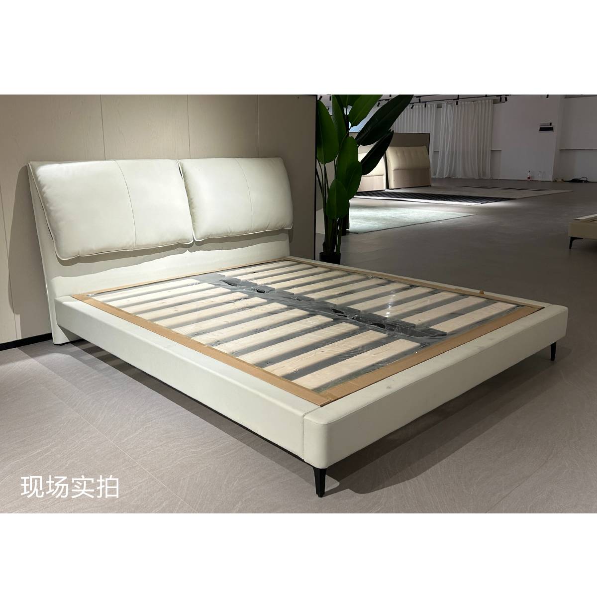 Top-Grain Leather Elephant Ear Bed (A19-806)