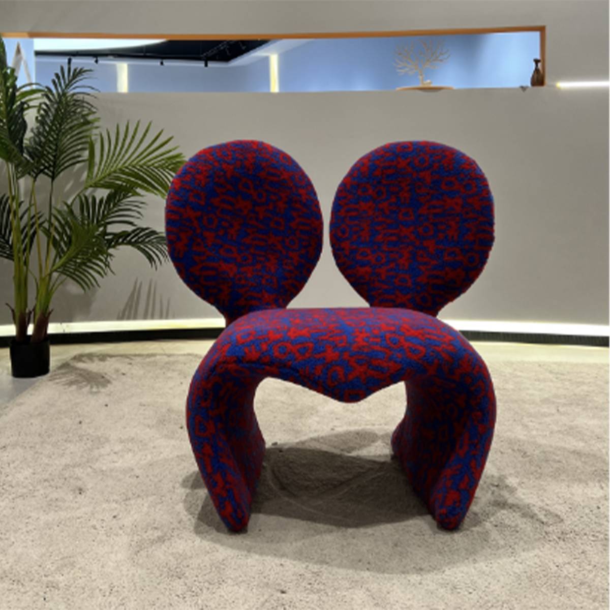 Rear view of the red and blue patterned Mickey leisure chair