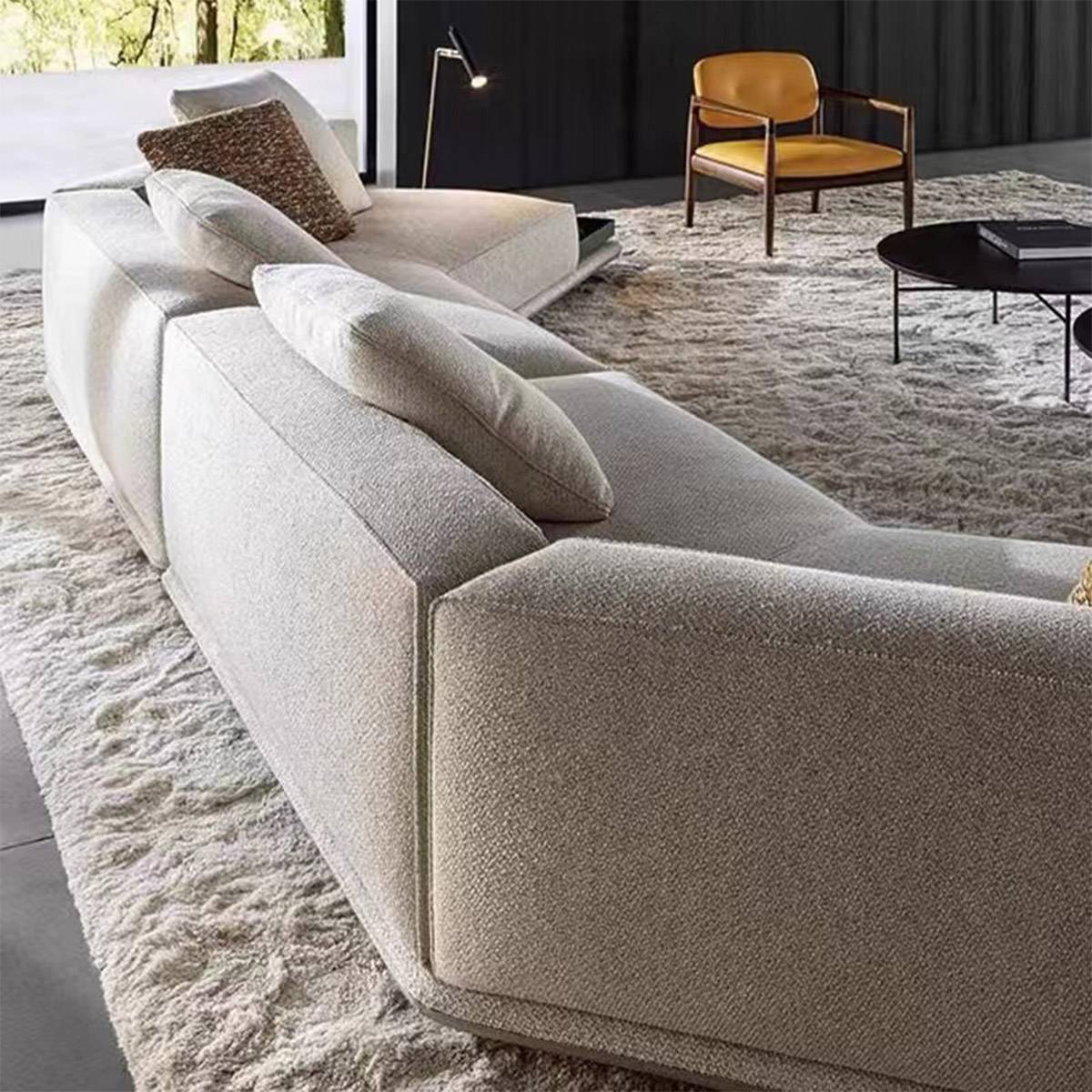 Close-up view of the beige fabric texture and cushioning of the Horizonte sofa