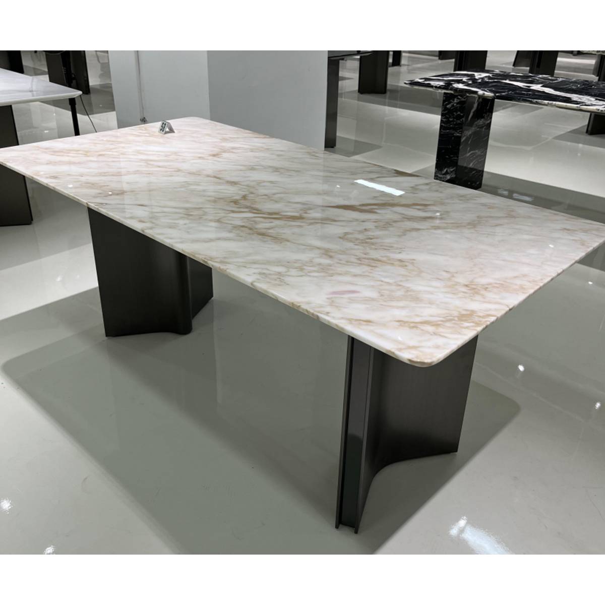 Fish Belly Gold Natural Marble Luxury Dining Table with Stainless Steel Grey Base (Z60-S112)