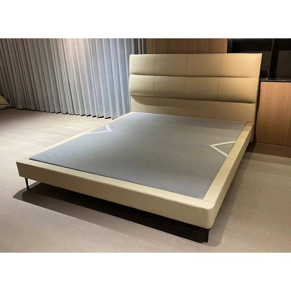 薄床头 小户型
头层牛皮软床 (A19-708)