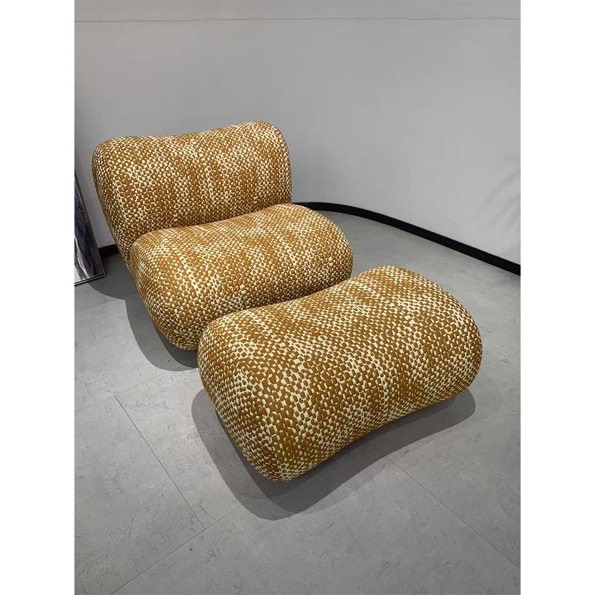 High angle view of the lounge chair and ottoman