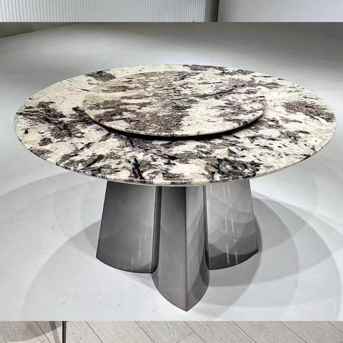 Snow Mountain Flying Fox Natural Marble Luxury Stone Round Dining Table with Stainless Steel Mirror Clover Base (Z60-S87)