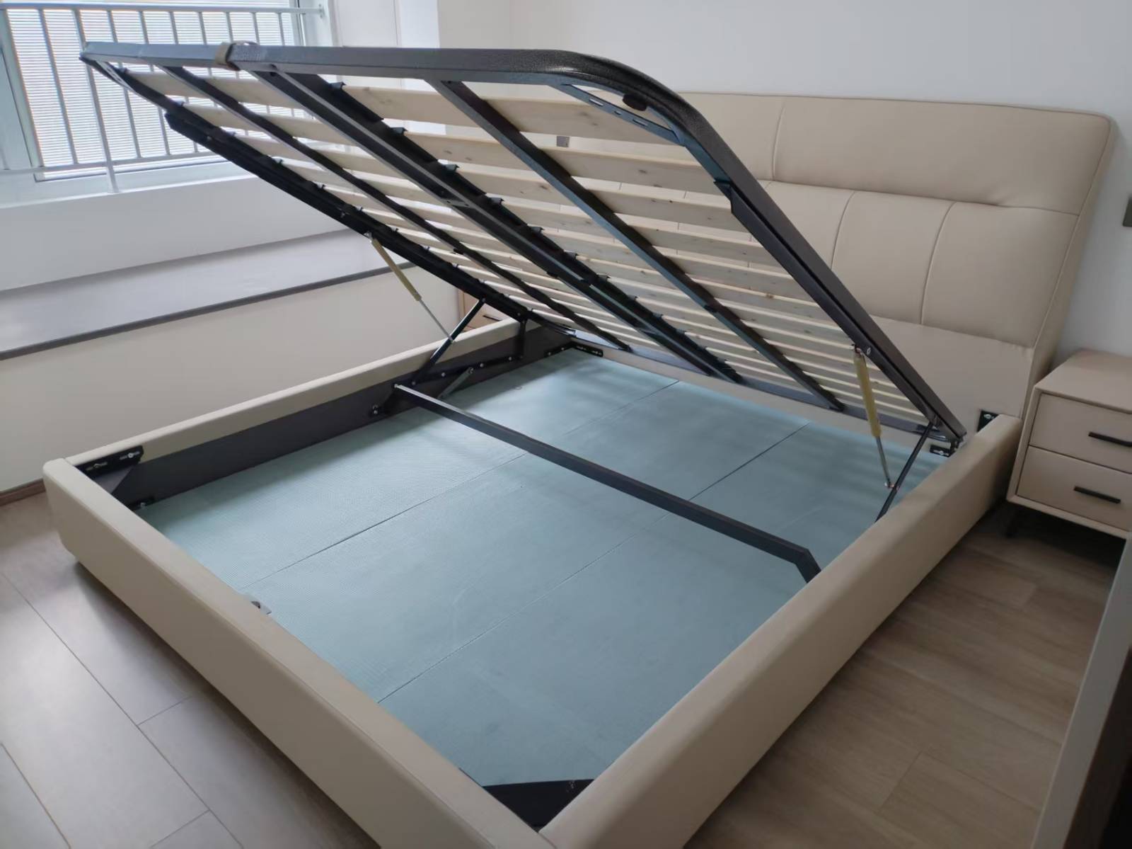 B04 Upholstered Storage Bed with Full-Opening High Box