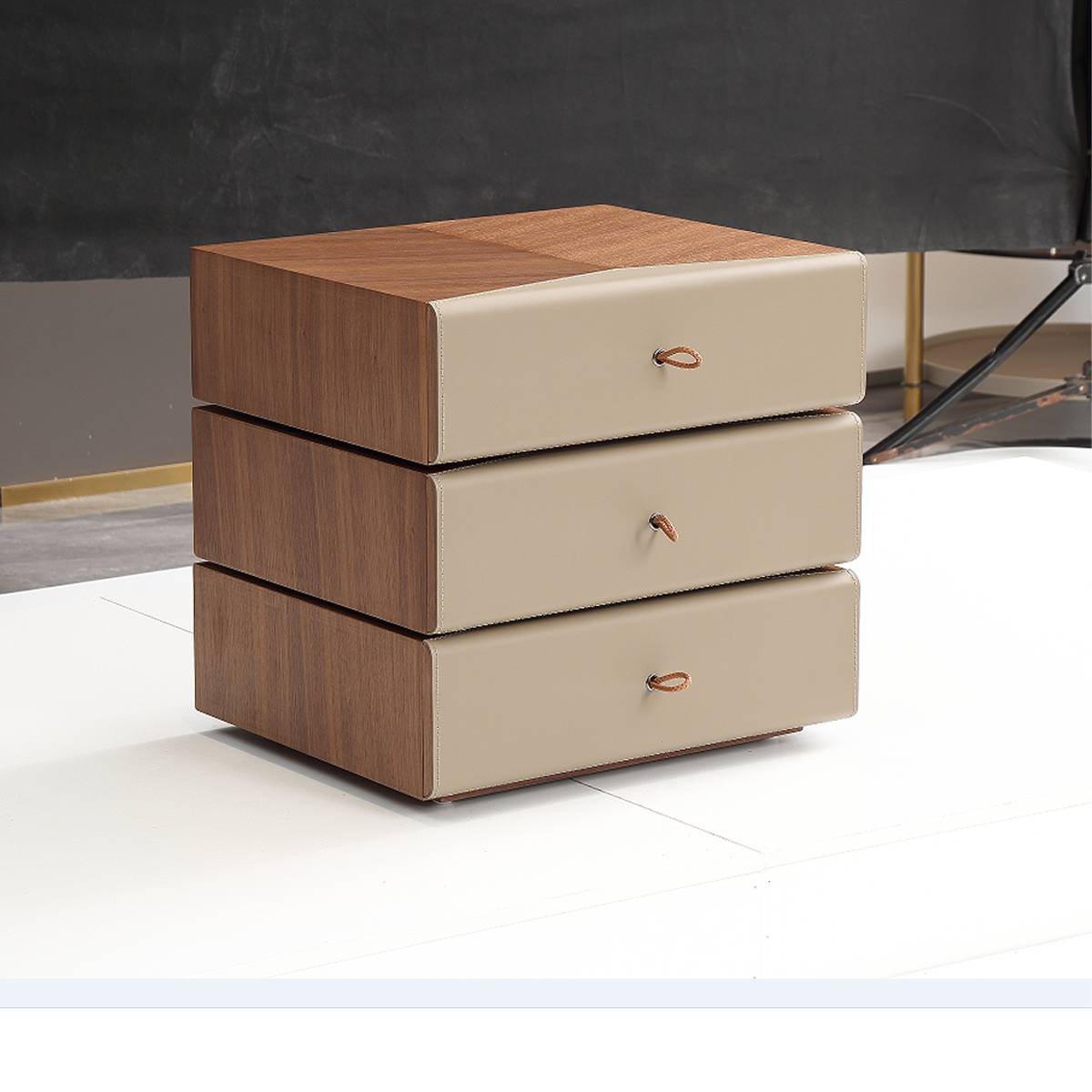 Saddle Leather Swivel Bedside Table (B45-F572)