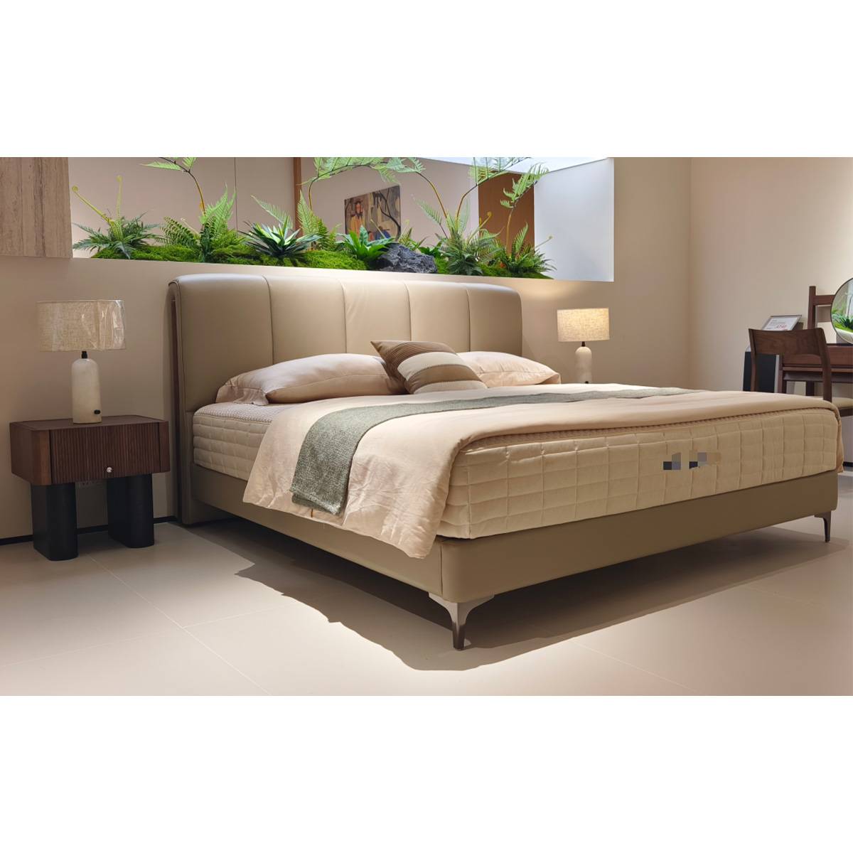 Genuine Leather Upholstered Bed (B04-8C05)