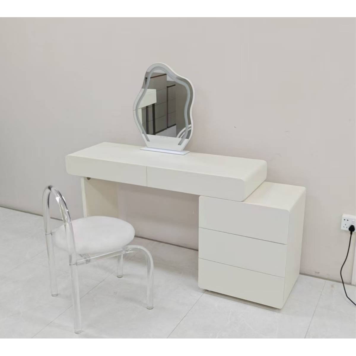 Dressing Table (with Mirror + Stool) (Z35-8061)