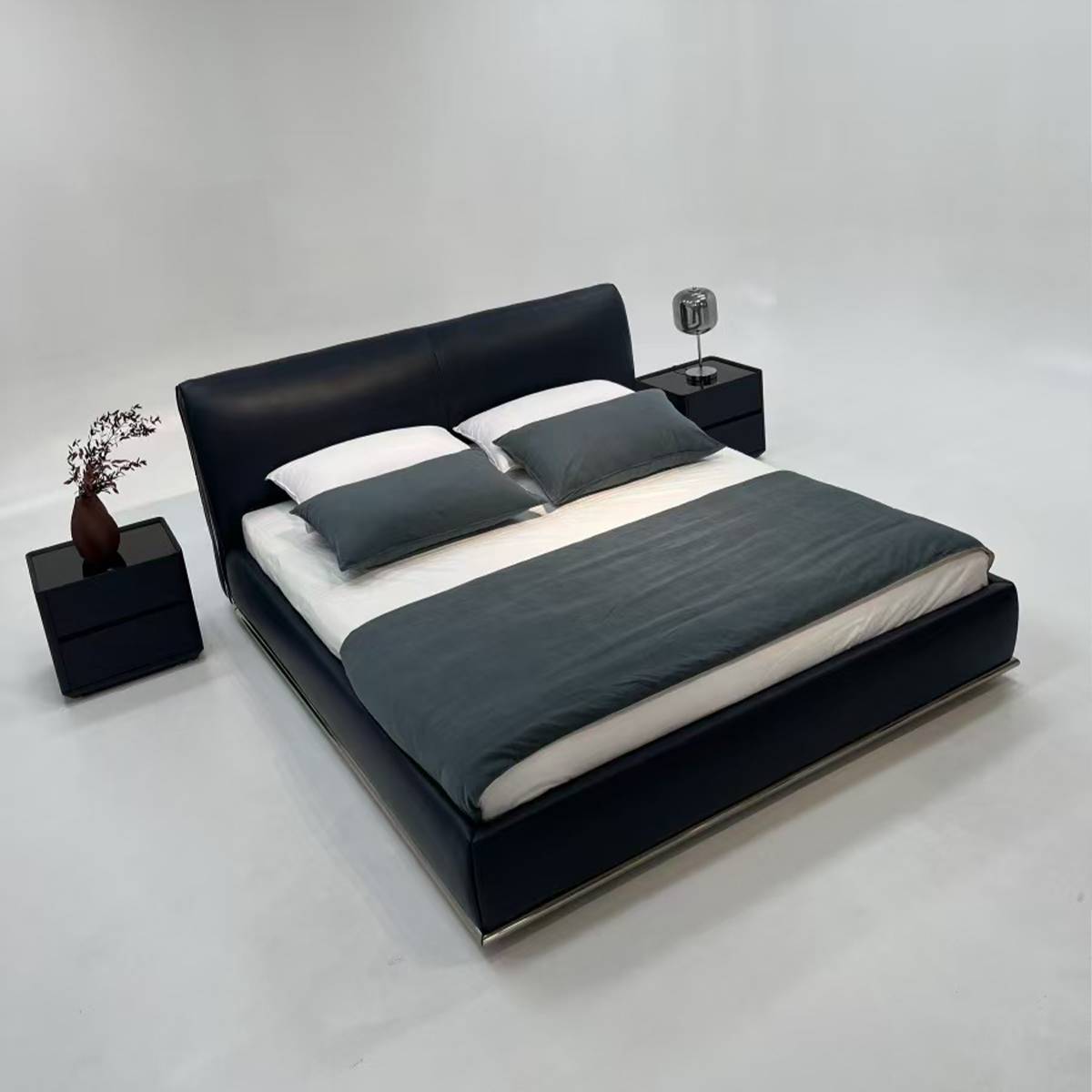 Semi-Aniline Leather Upholstered Bed (B17-2525)