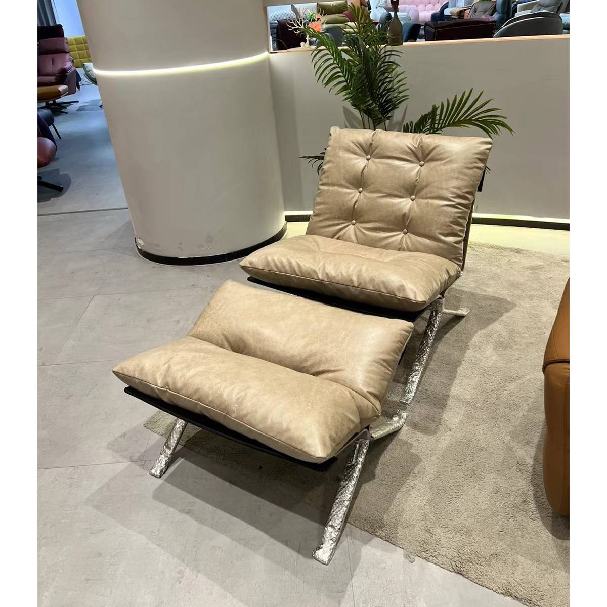 Lounge Chair with Ottoman (Z48-Y560)