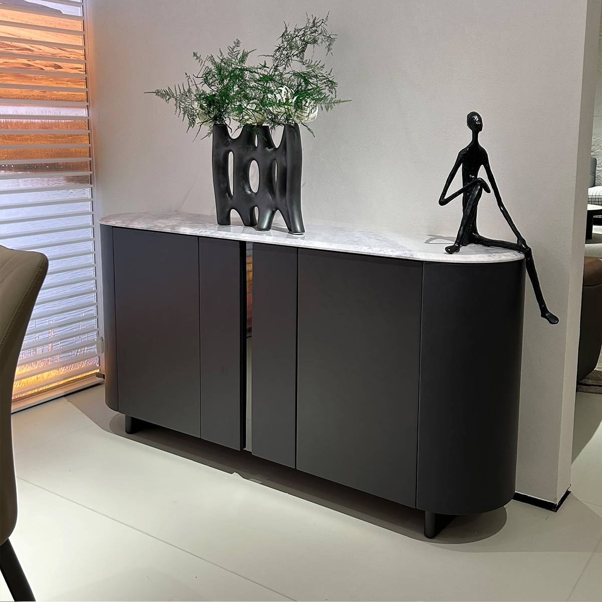 Sideboard (B22-2426)