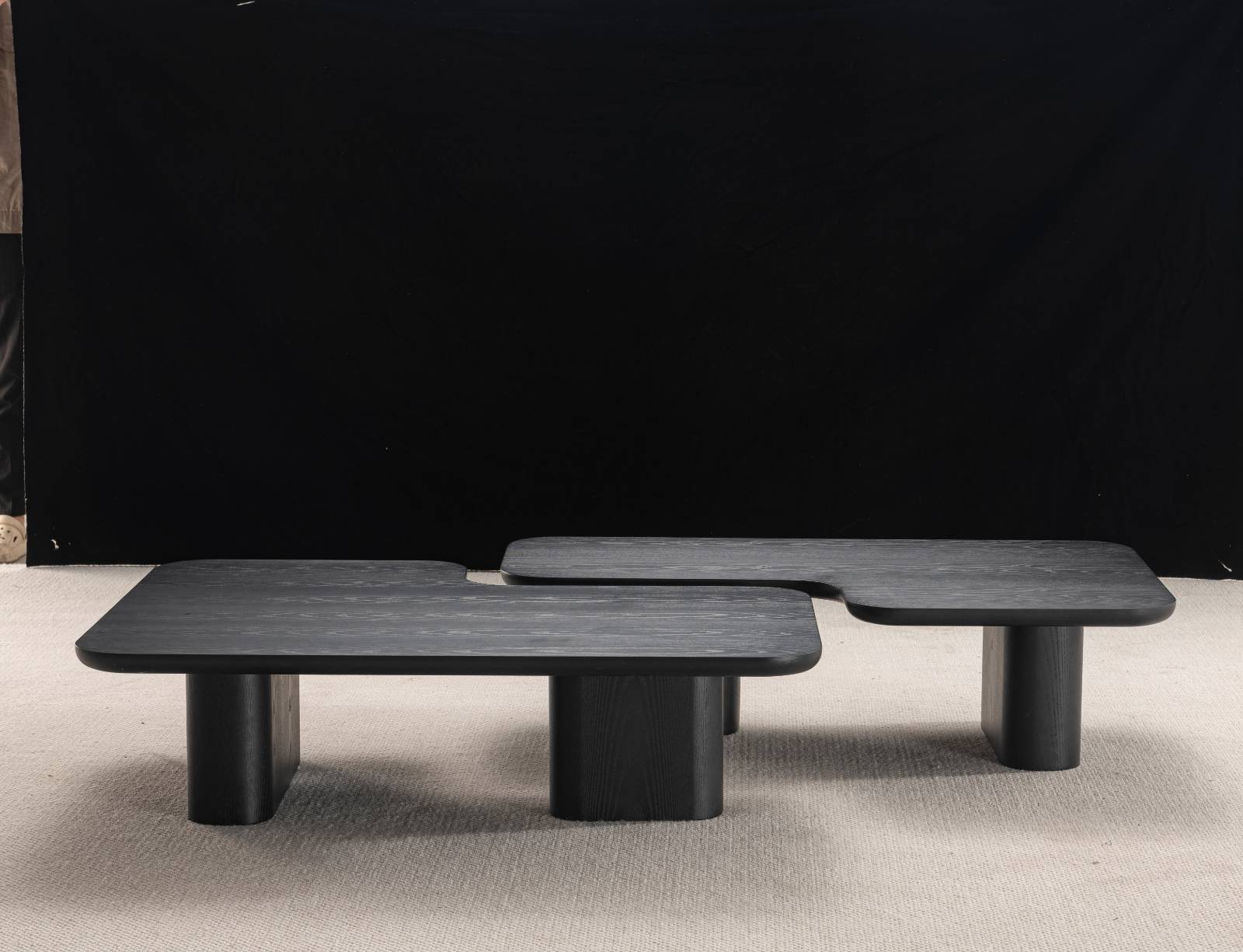 Close-up of the table surface and leg connection