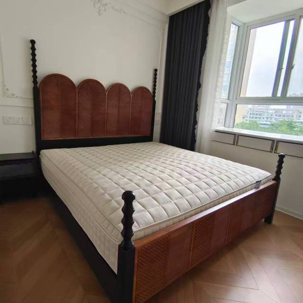 Mid-Century Solid Wood Bed (A76-2806)