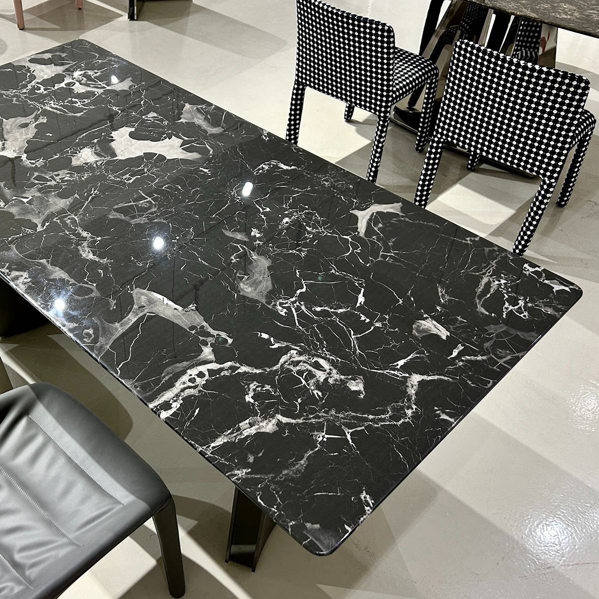 B33 Dining Table - Bulgari Black Marble