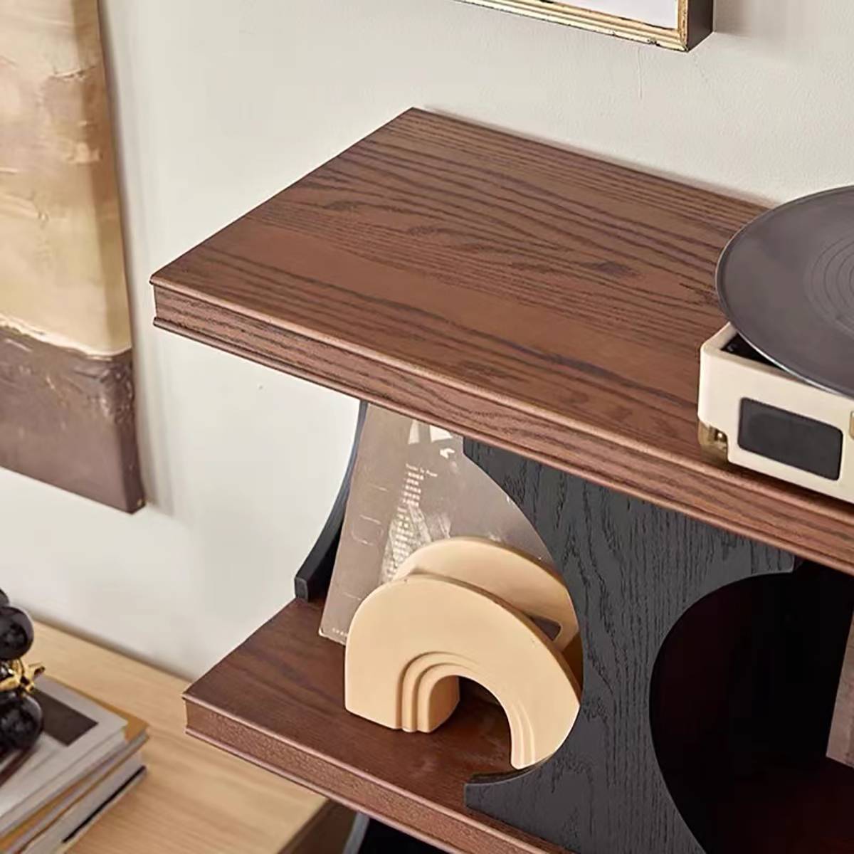 Close-up detail of the red oak wood grain and shelf edge